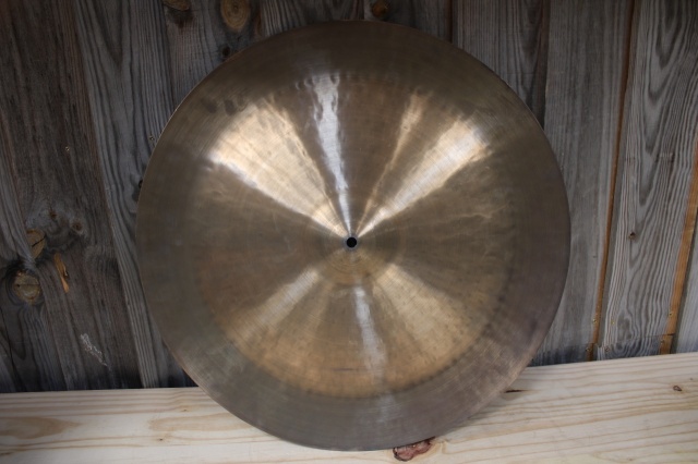 Cymbal and Gong 'Holy Grail' China 22'' 1823g
